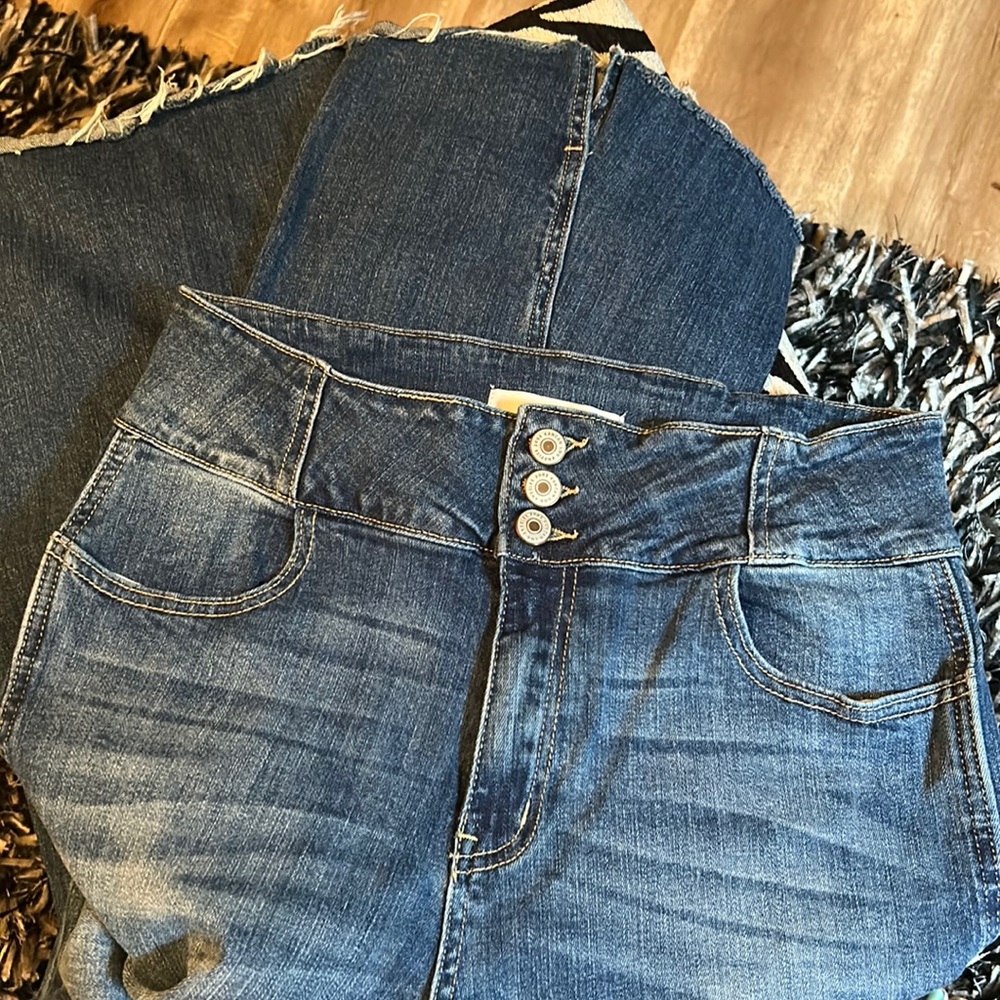 Kancan High Rise Flare denim Jeans. Size 11/29